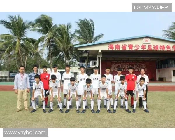 足球明星小鬼头的成长之路与梦想追逐的精彩故事 足球明星小鬼头的成长之路与梦想追逐的精彩故事