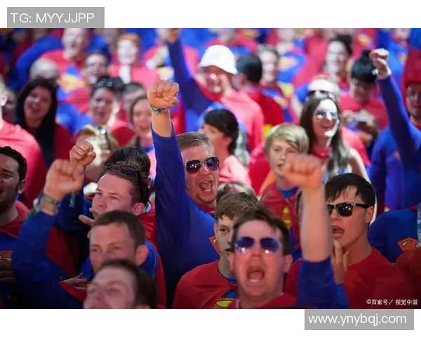 足球明星赛场冲突引发热议球迷与媒体对打架事件展开讨论