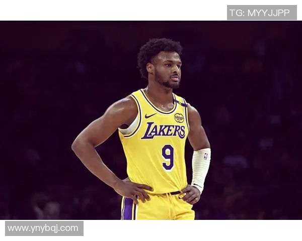 足球明星与湖人队球员名单的精彩碰撞与对比分析 足球明星与湖人队球员名单的精彩碰撞与对比分析