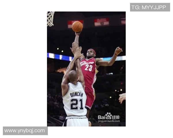 篮球明星的扣篮姿势解析与技巧分享让你也能飞跃篮筐